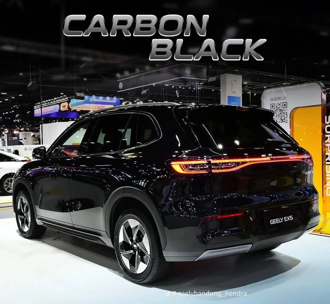 Geely X5 warna Carbon Black